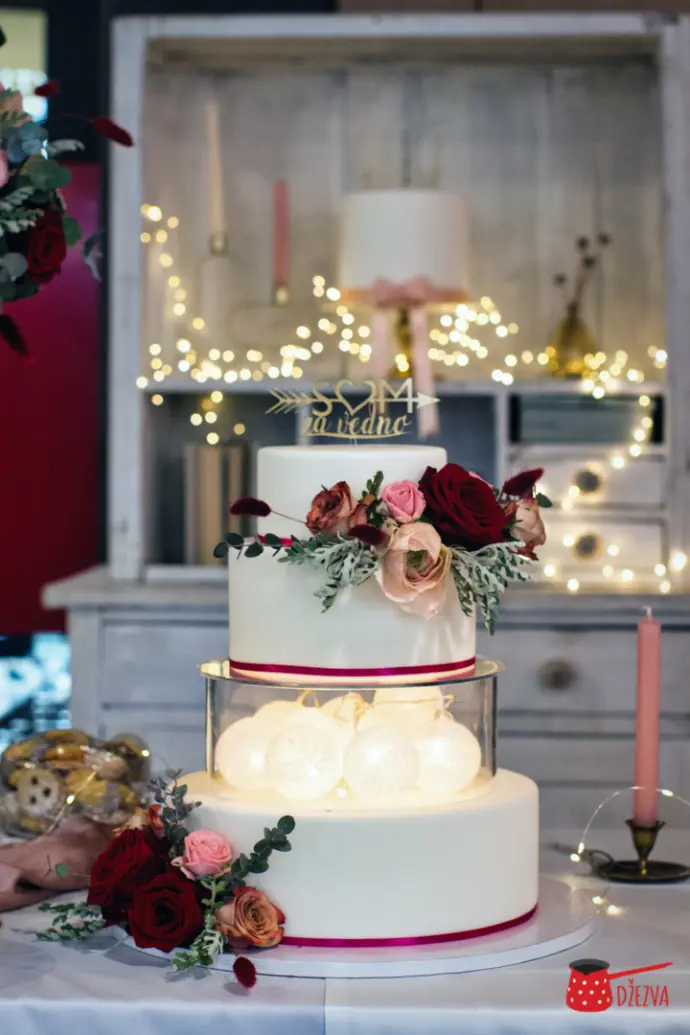 poroka, poročno slavje, pogostitev, penina, cateering, zabava, poročno sejem, Moja poroka, torta, slaščice