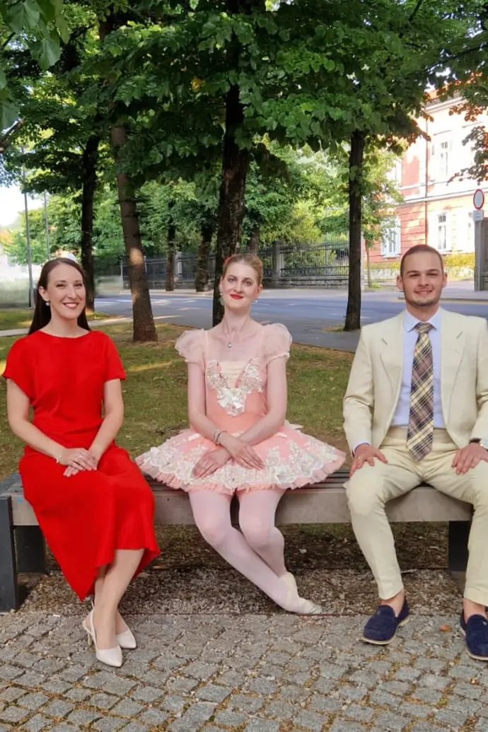 poroka, poročno slavje, pogostitev, penina, cateering, zabava, poročno sejem, Moja poroka, ples, poročni ples, tečaj