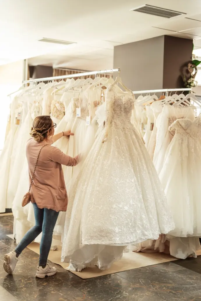 Razprodaja poročnih oblek